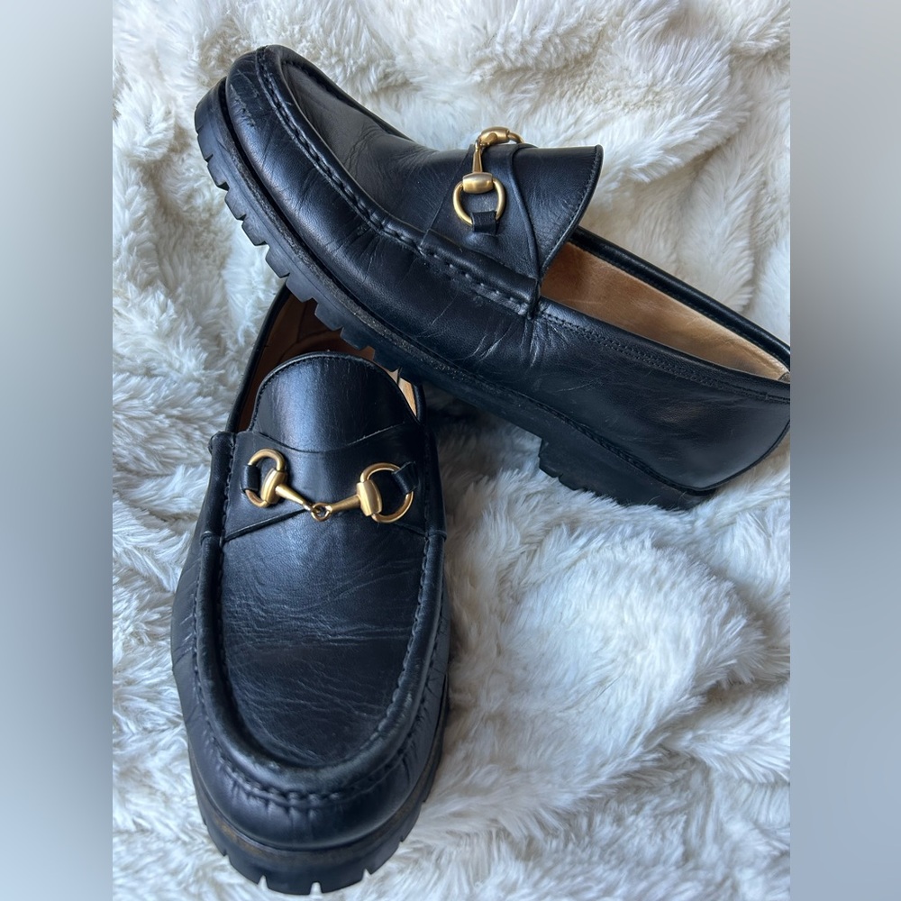 Vintage Gucci Horsebit loafers 7.5 Italian Made Black Leather Vibram sole women